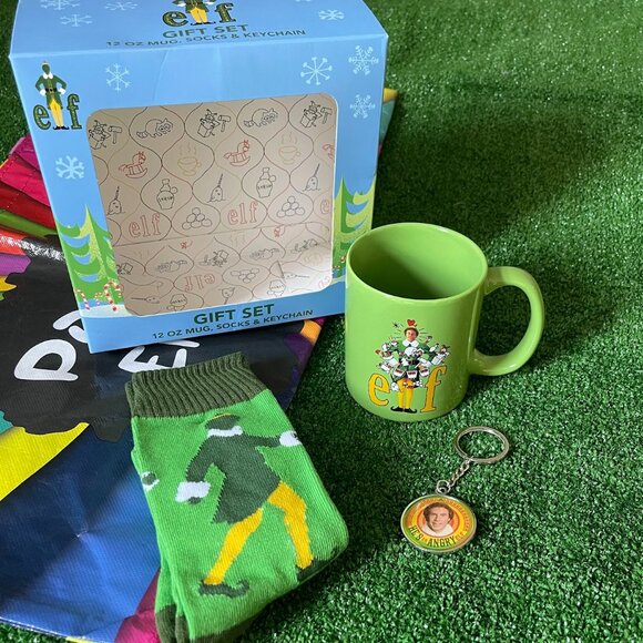 Buddy The Elf Holidays 3 Piece Gift Set 12 oz. Mug, Crew Socks, and Keychain NEW - Picture 1 of 14